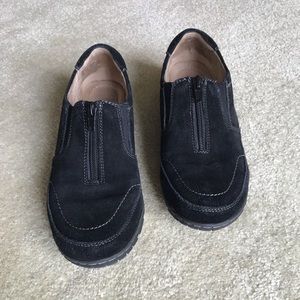 Black suede Naturalizer shoes